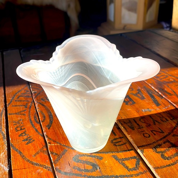 LAVORAZIONE ARTE MURANO PINK
DESIGNED SWIRL GLASS VASE - Picture 2 of 4